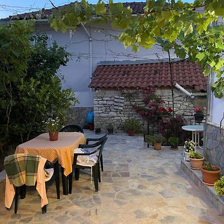 Luigi Guest House Gjirokastër Екстериор снимка