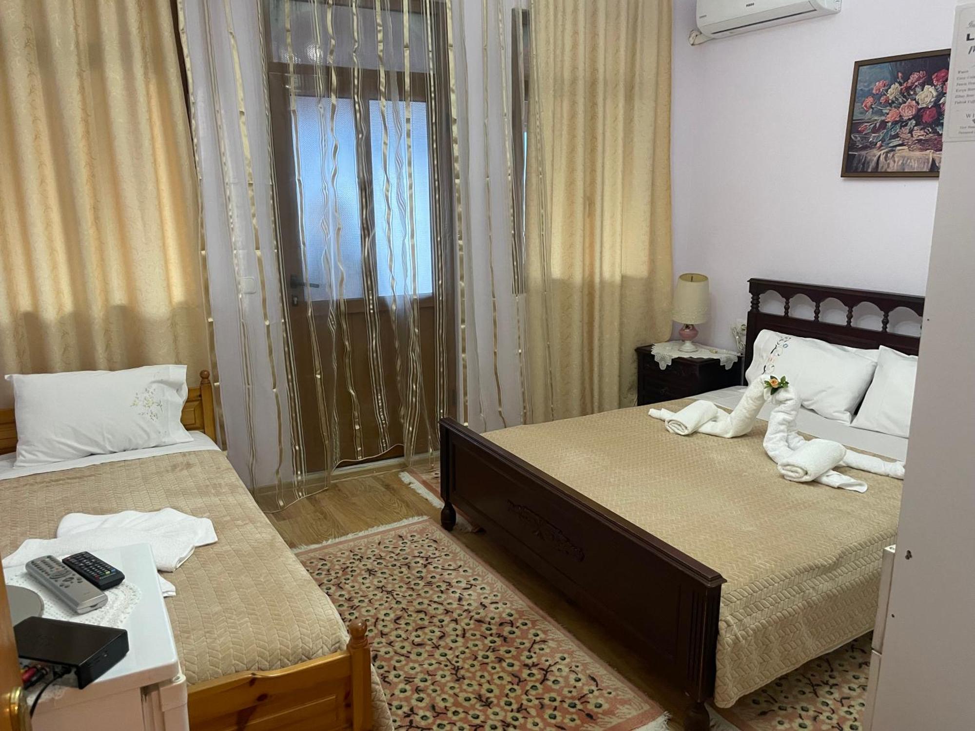 Luigi Guest House Gjirokastër Екстериор снимка