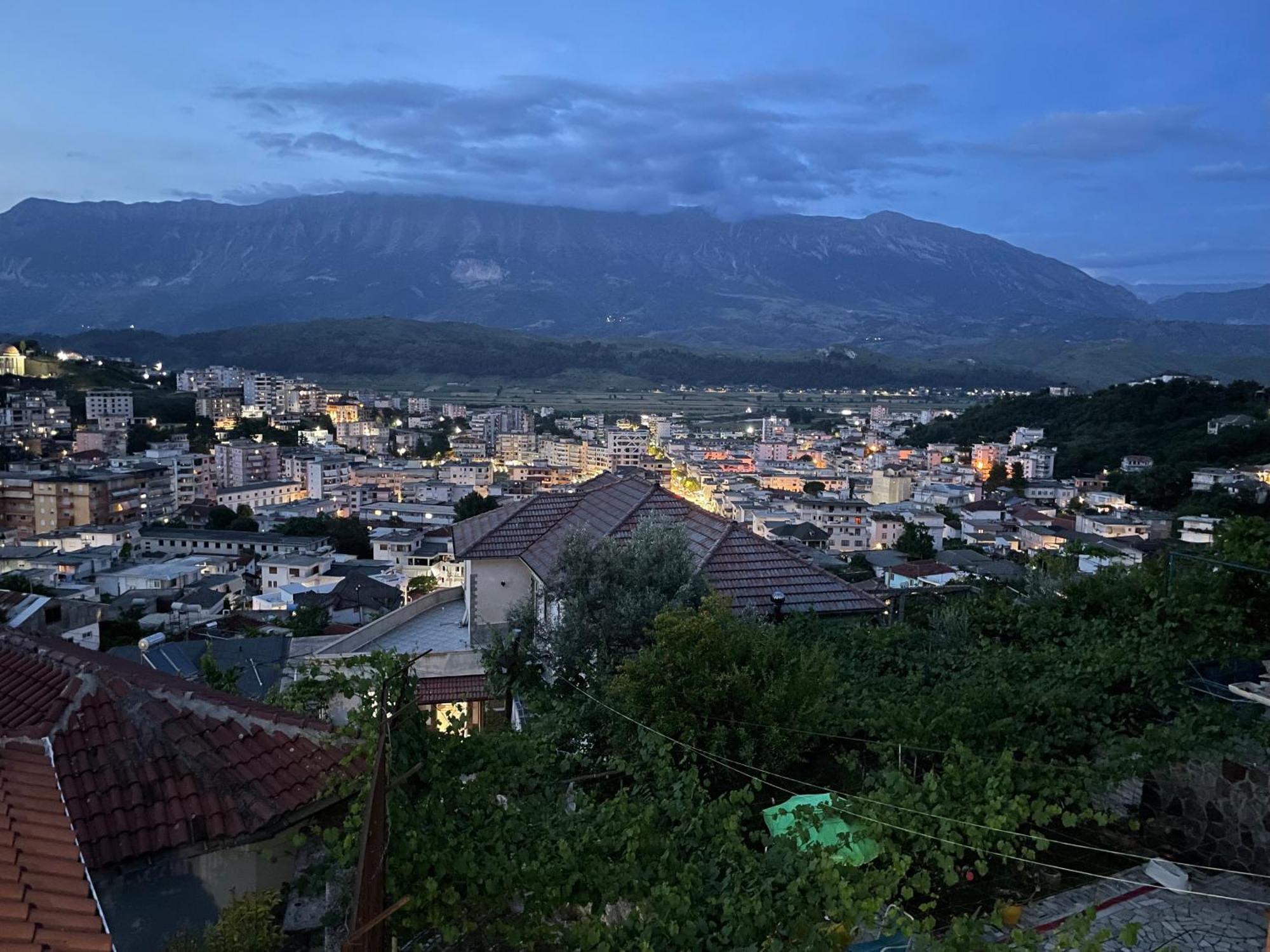 Luigi Guest House Gjirokastër Екстериор снимка