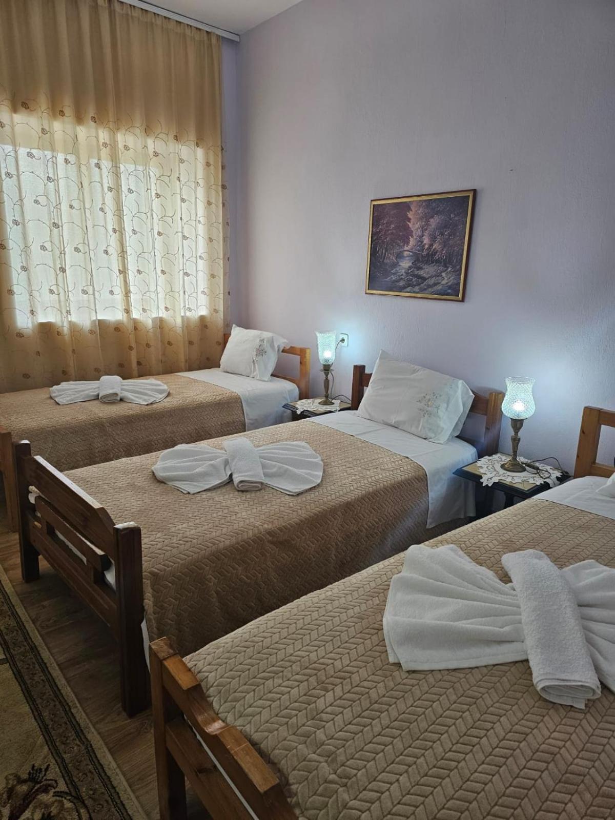 Luigi Guest House Gjirokastër Екстериор снимка