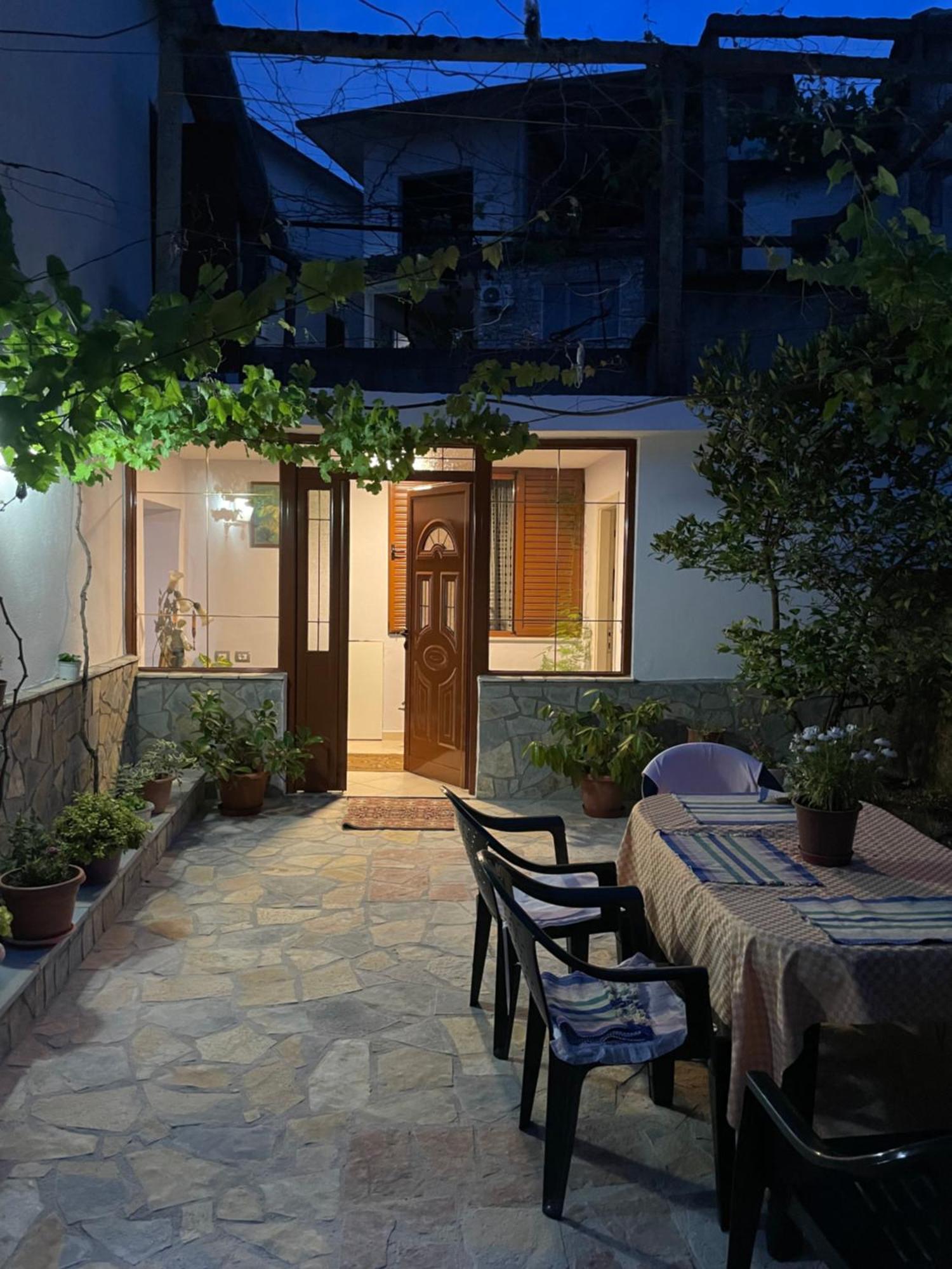Luigi Guest House Gjirokastër Екстериор снимка