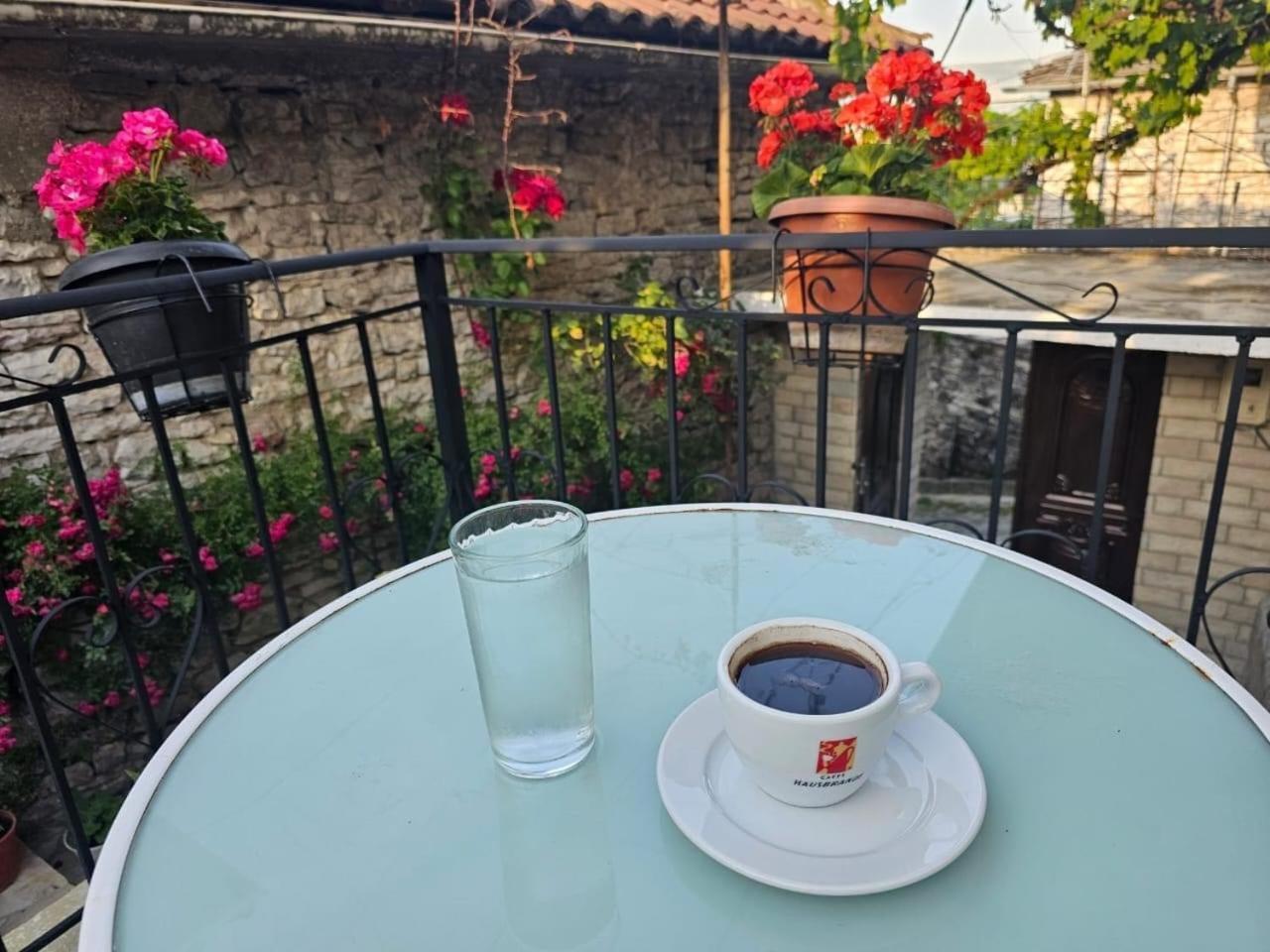 Luigi Guest House Gjirokastër Екстериор снимка