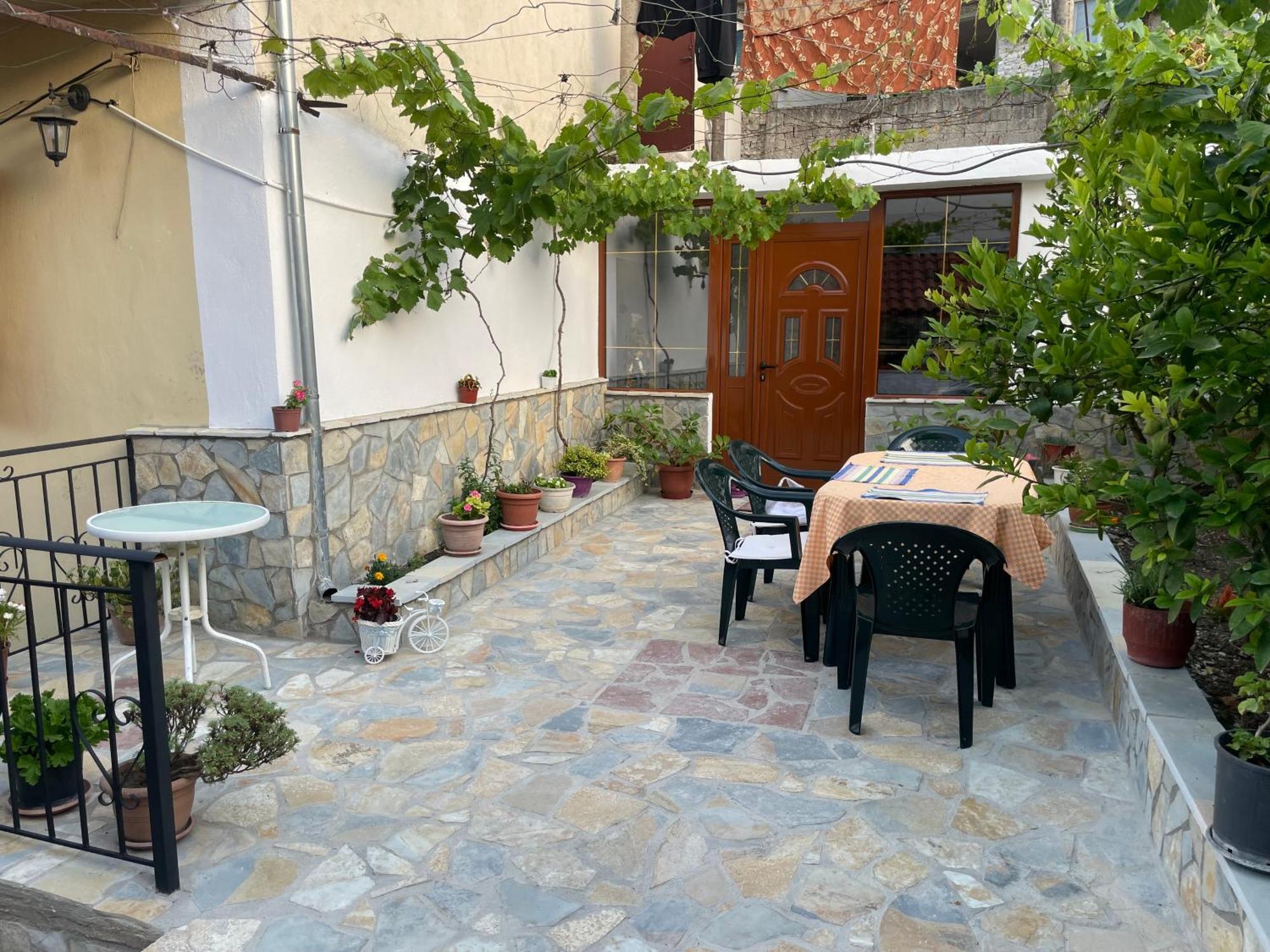 Luigi Guest House Gjirokastër Екстериор снимка