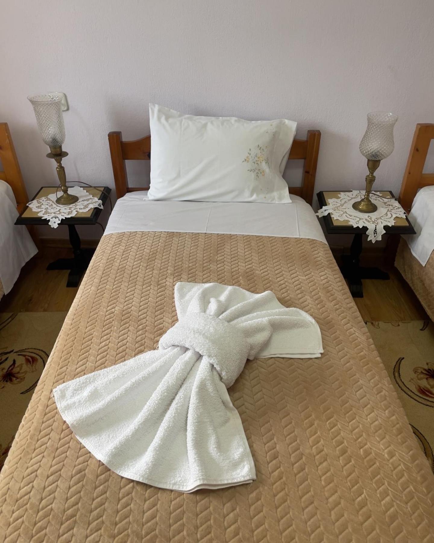 Luigi Guest House Gjirokastër Екстериор снимка