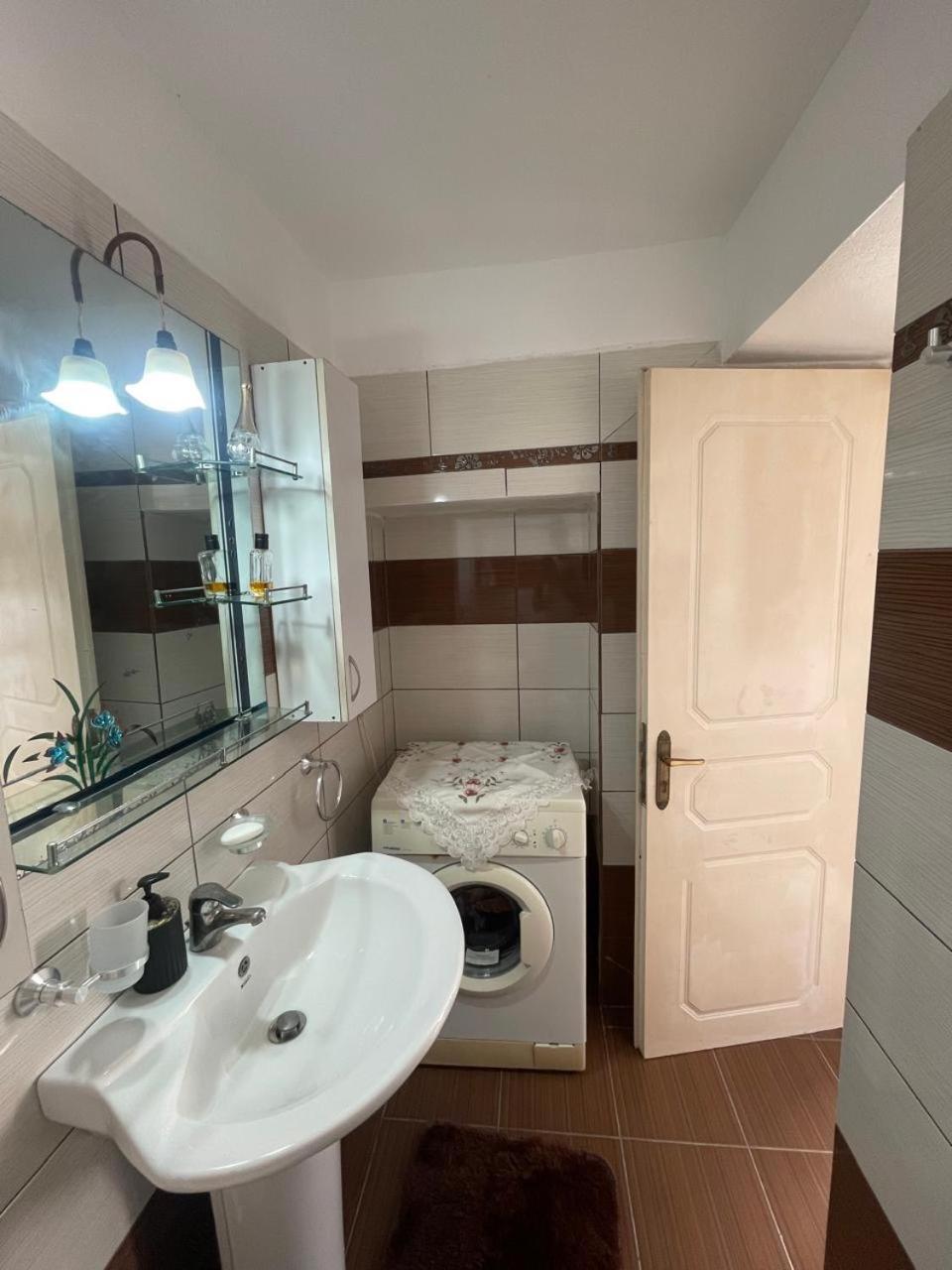 Luigi Guest House Gjirokastër Екстериор снимка