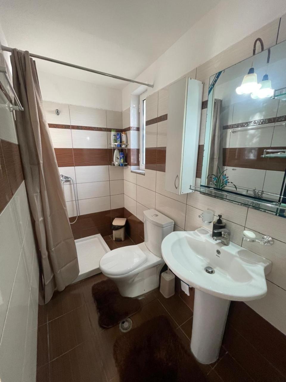 Luigi Guest House Gjirokastër Екстериор снимка