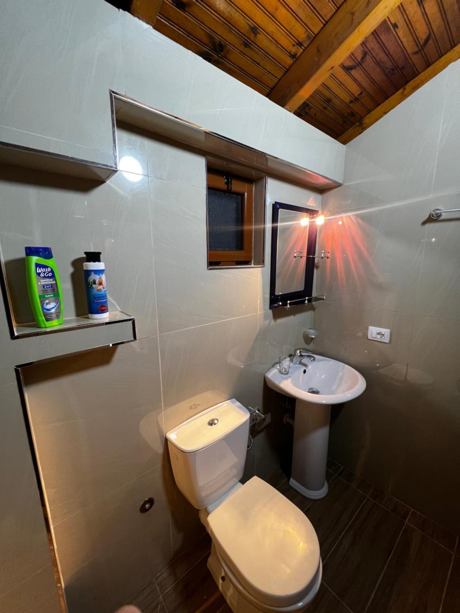 Luigi Guest House Gjirokastër Екстериор снимка